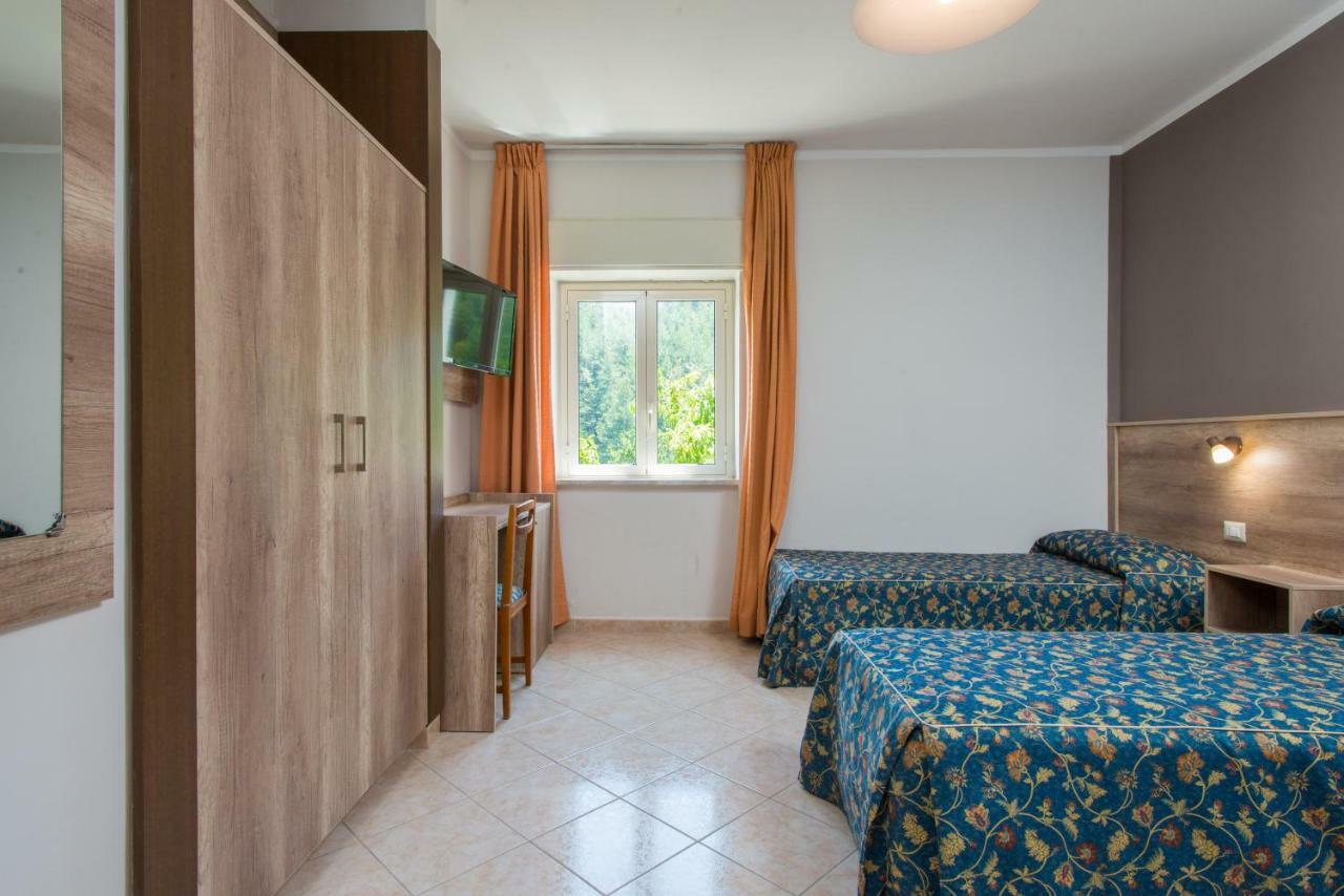 Hotel Tasso Camigliatello Silano Exterior photo